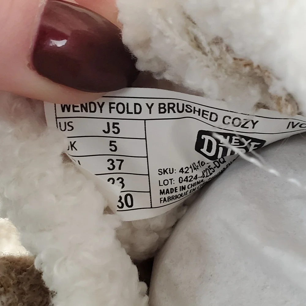 Hey Dude Wendy Fold Brushed Cozy Youth Girls Shoes Sz 5‎ Ivory Faux Fur Slip On